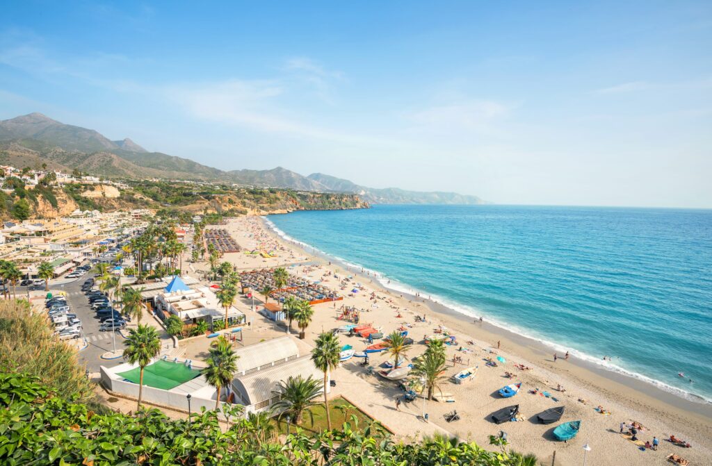 Turismo en España guerra Oriente Medio impacto en Nerja y la Costa del Sol